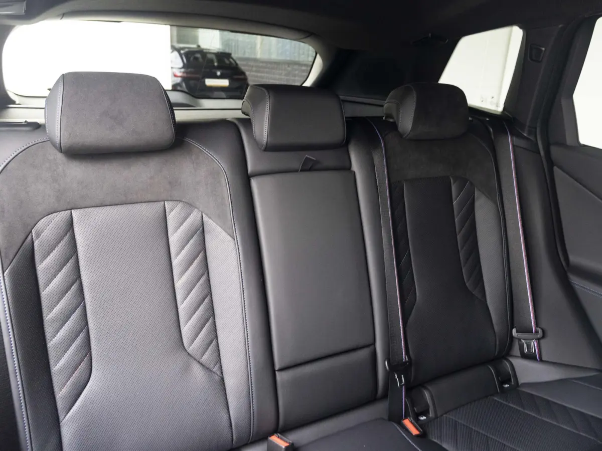 30e xDrive M Sportpakket Pro | Professional Pack | Premium Pack