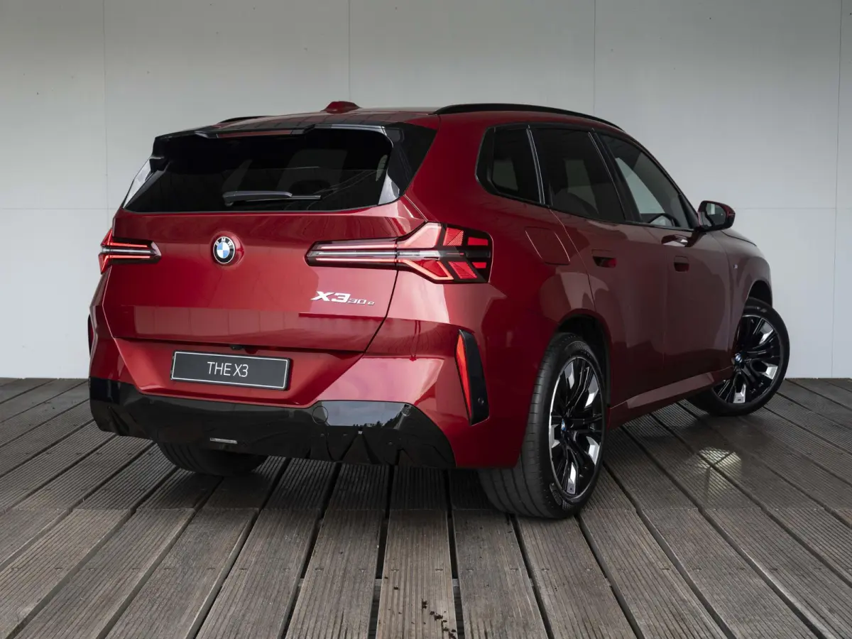 30e xDrive M Sportpakket Pro | Professional Pack | Premium Pack
