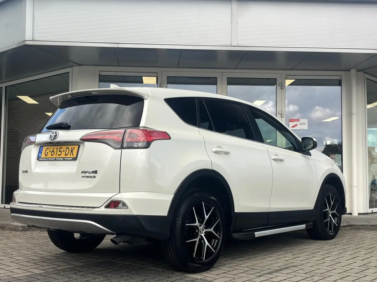 2.5 Hybrid LEDER+360CAM+ACC+LED+KEYLESS+CARPLAY