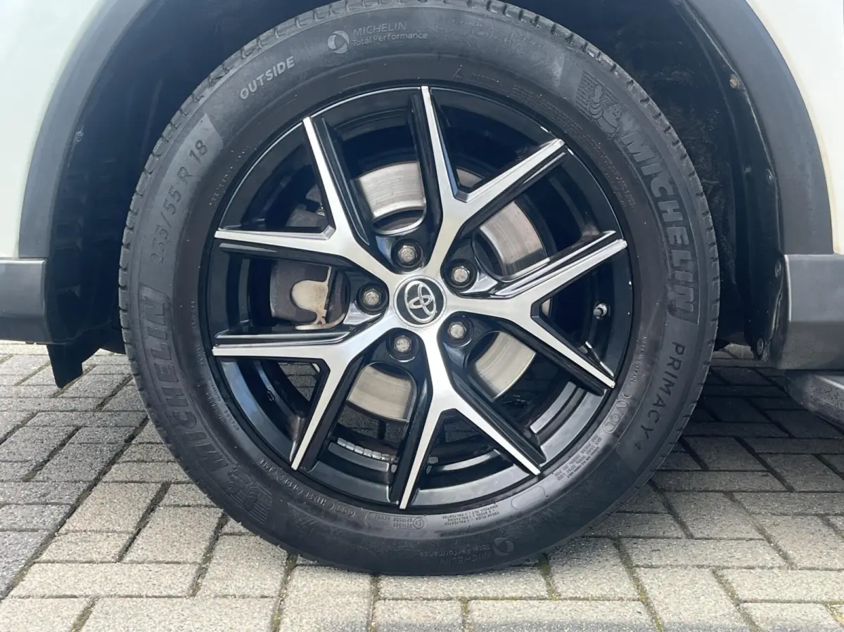 2.5 Hybrid LEDER+360CAM+ACC+LED+KEYLESS+CARPLAY
