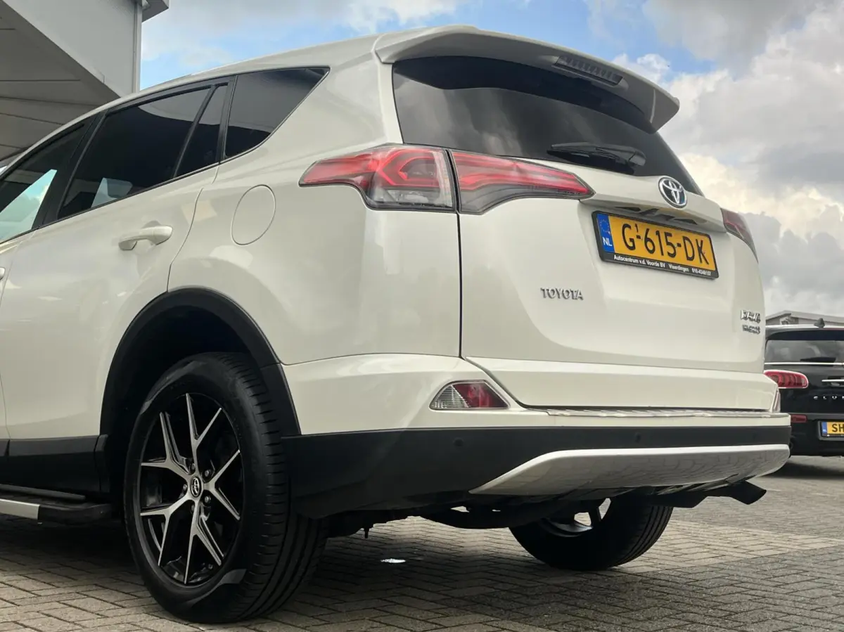 2.5 Hybrid LEDER+360CAM+ACC+LED+KEYLESS+CARPLAY