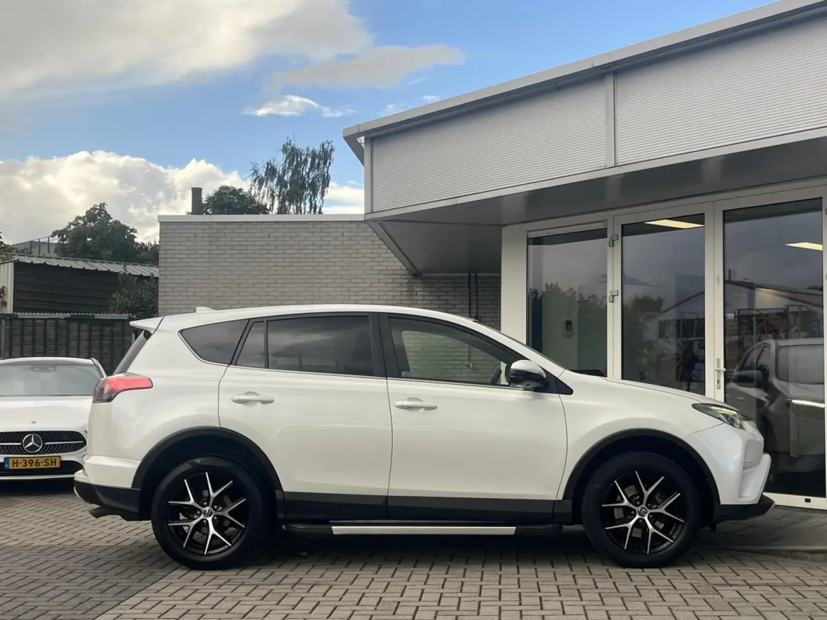 2.5 Hybrid LEDER+360CAM+ACC+LED+KEYLESS+CARPLAY