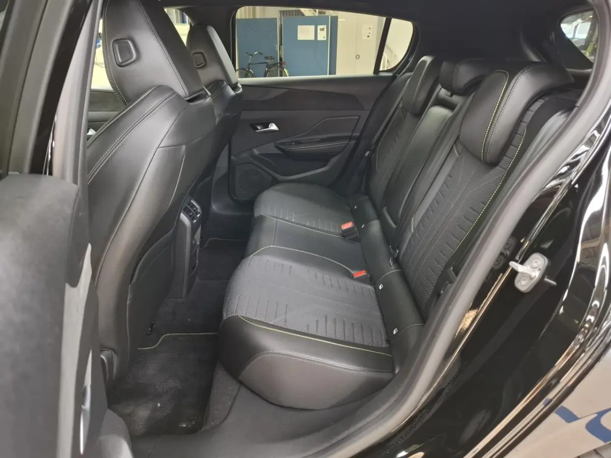 GT Hybrid 145 | Driver Sport Pack | Elektrische parkeerrem | Extra getinte achterste zijruiten en achterruit
