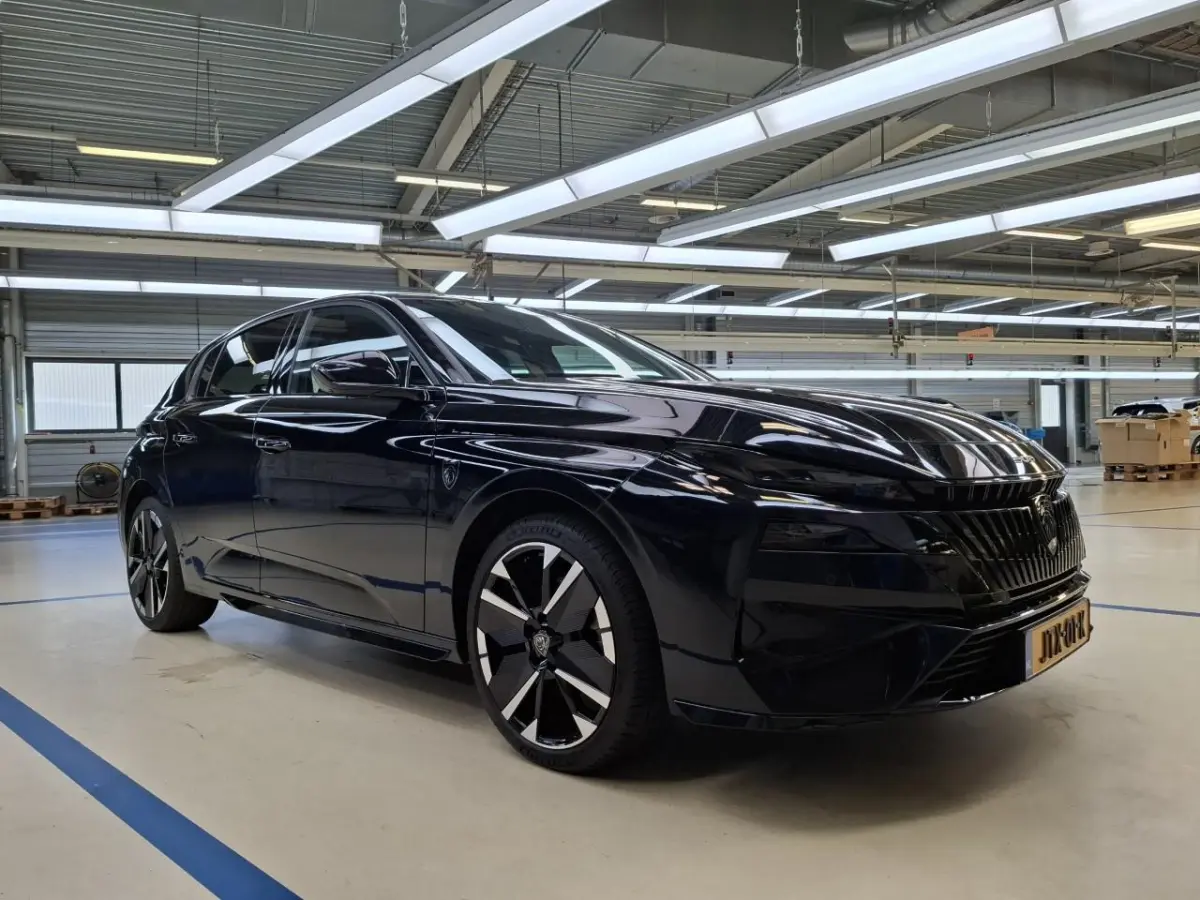 GT Hybrid 145 | Driver Sport Pack | Elektrische parkeerrem | Extra getinte achterste zijruiten en achterruit