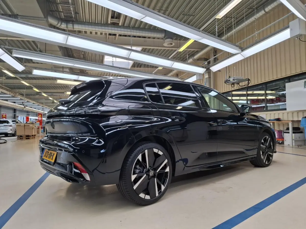 GT Hybrid 145 | Driver Sport Pack | Elektrische parkeerrem | Extra getinte achterste zijruiten en achterruit