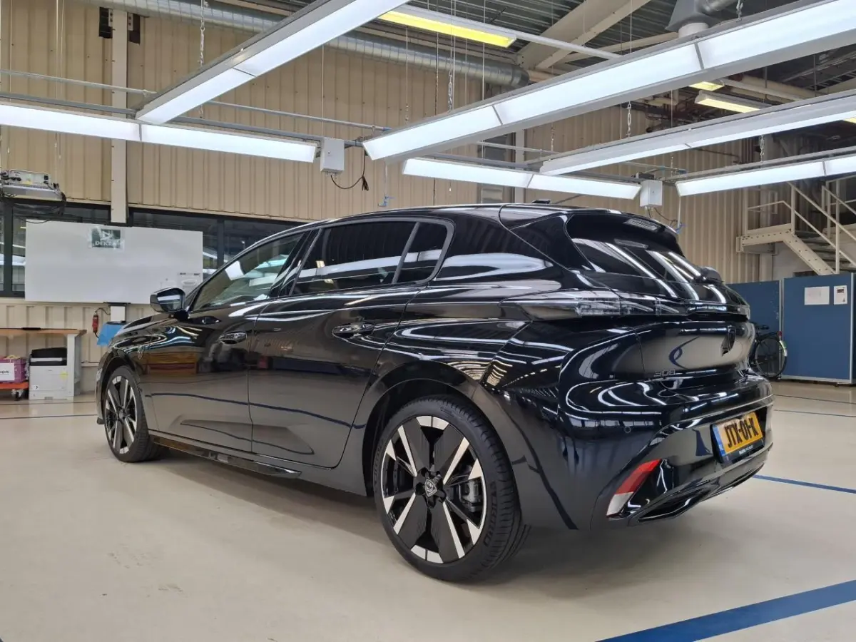 GT Hybrid 145 | Driver Sport Pack | Elektrische parkeerrem | Extra getinte achterste zijruiten en achterruit