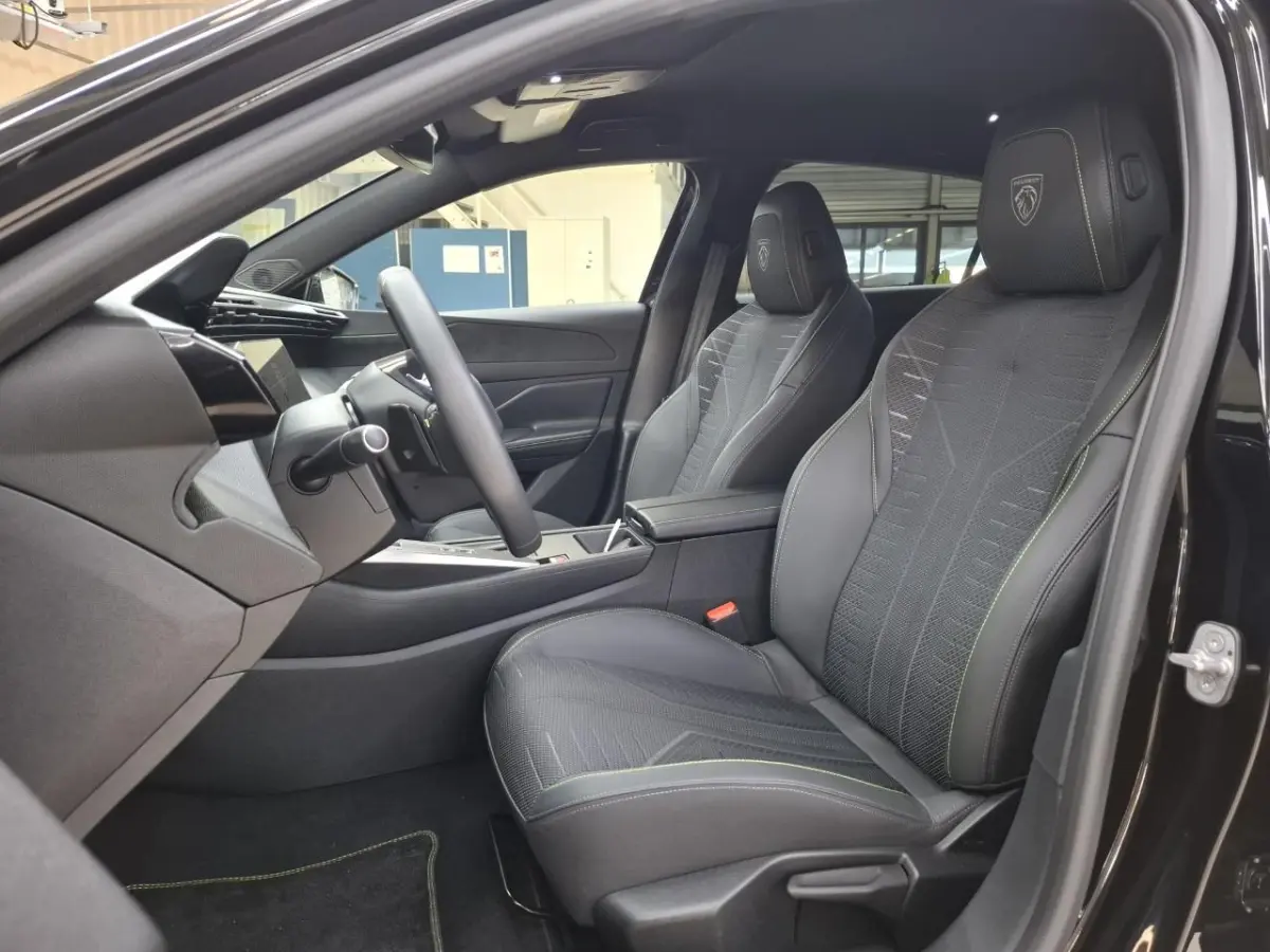 GT Hybrid 145 | Driver Sport Pack | Elektrische parkeerrem | Extra getinte achterste zijruiten en achterruit