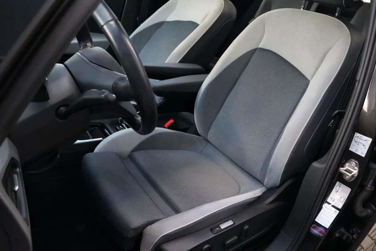First Max 58 kWh Panodak HeadupDisplay 20'Inch Matrix Beam Light Sportstoelen PrivacyGlass Lane-Front Assist Camera AdaptiveCruise 89000KM BJ2020