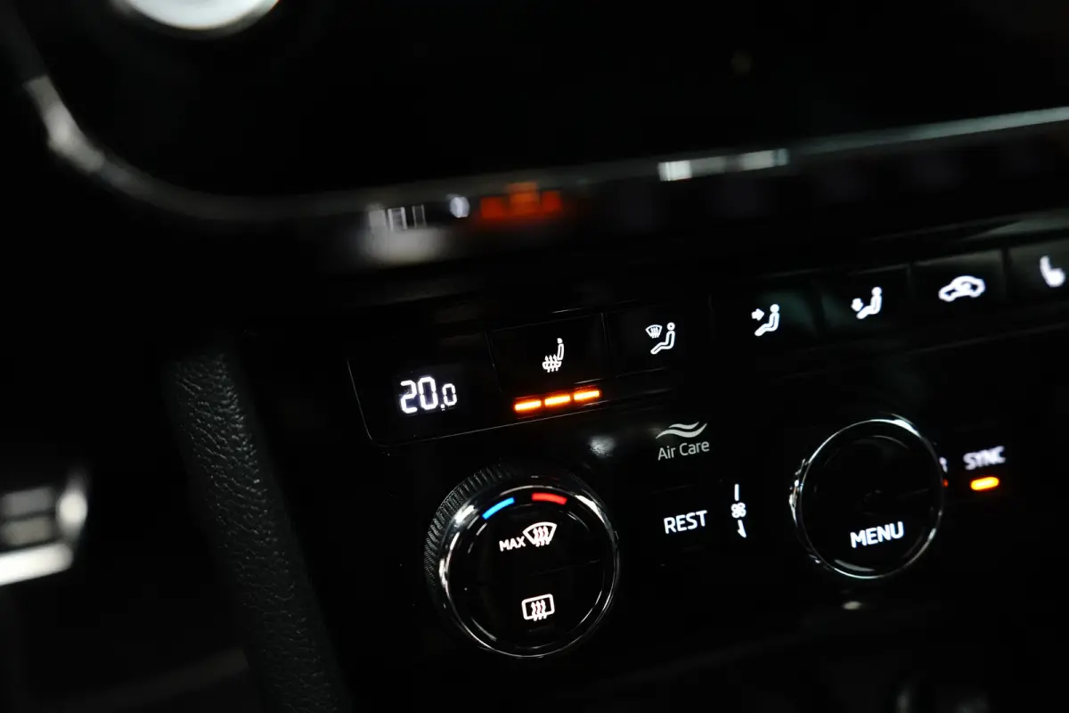 1.4 TSI iV Sportline Business l Elekt. Stoel incl Memory l Pano Dak l Camera l Elektr. Klep l Stoel Stuurverwarming l Matrix LED l