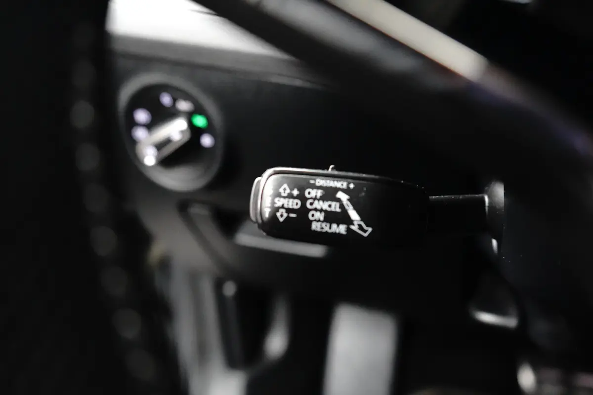 1.4 TSI iV Sportline Business l Elekt. Stoel incl Memory l Pano Dak l Camera l Elektr. Klep l Stoel Stuurverwarming l Matrix LED l