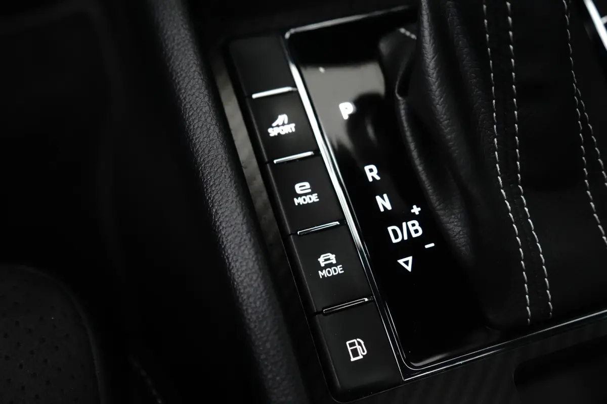 1.4 TSI iV Sportline Business l Elekt. Stoel incl Memory l Pano Dak l Camera l Elektr. Klep l Stoel Stuurverwarming l Matrix LED l