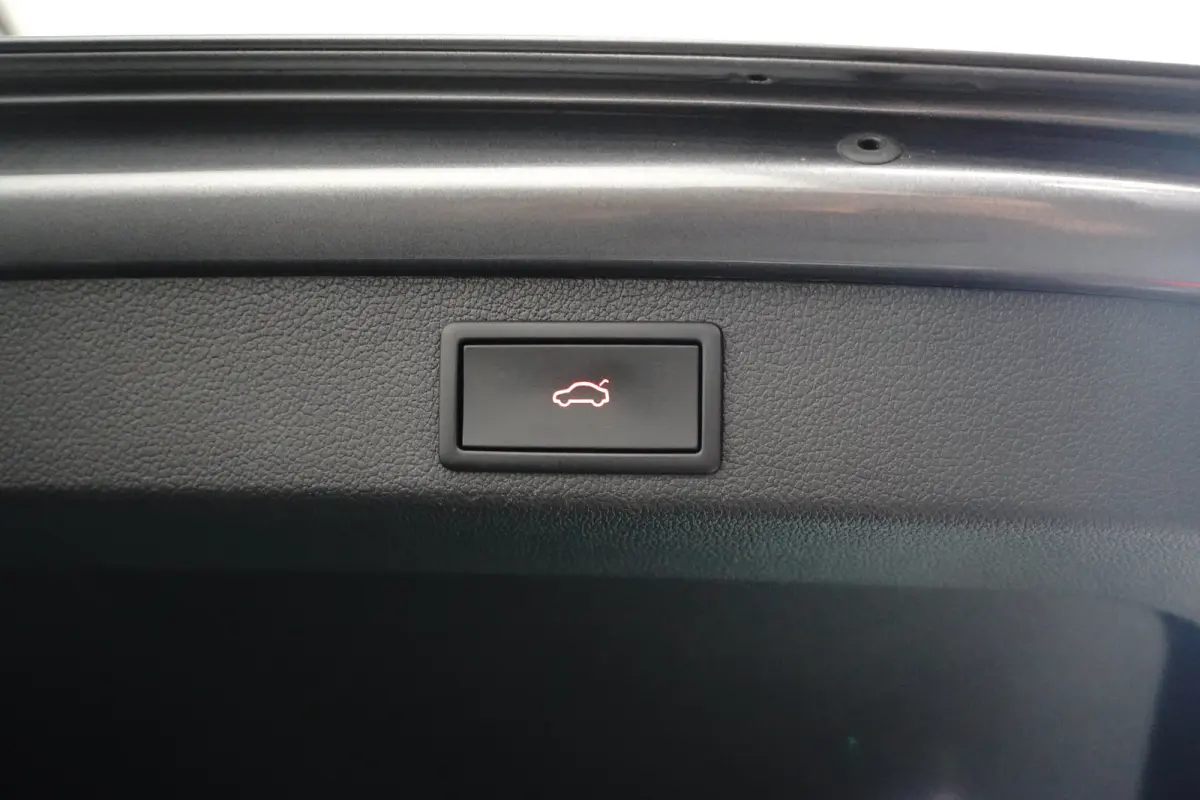1.4 TSI iV Sportline Business l Elekt. Stoel incl Memory l Pano Dak l Camera l Elektr. Klep l Stoel Stuurverwarming l Matrix LED l