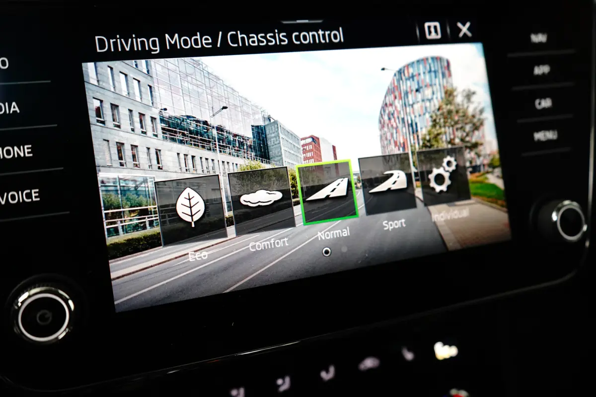 1.4 TSI iV Sportline Business l Elekt. Stoel incl Memory l Pano Dak l Camera l Elektr. Klep l Stoel Stuurverwarming l Matrix LED l