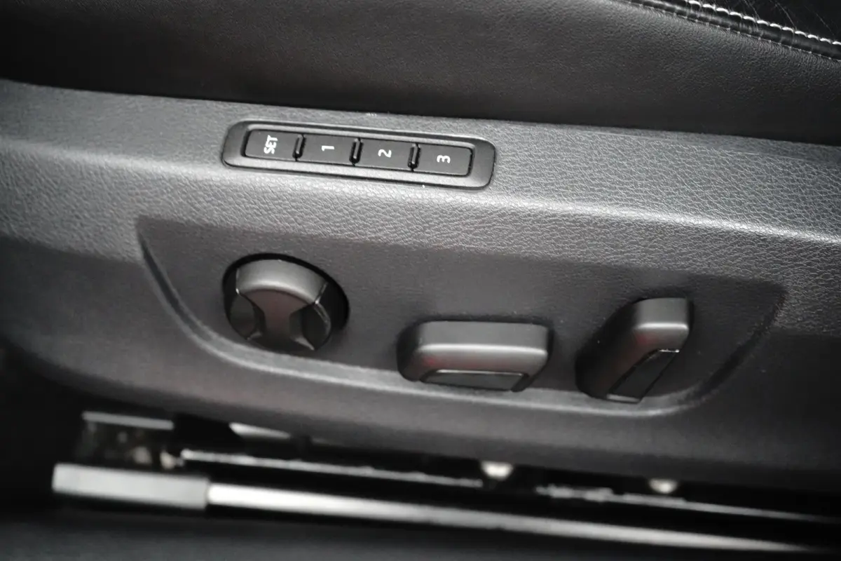 1.4 TSI iV Sportline Business l Elekt. Stoel incl Memory l Pano Dak l Camera l Elektr. Klep l Stoel Stuurverwarming l Matrix LED l