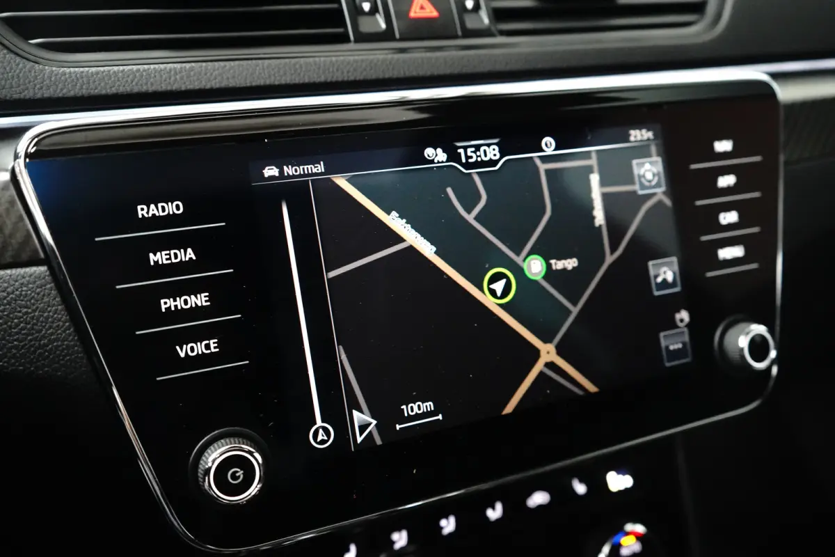 1.4 TSI iV Sportline Business l Elekt. Stoel incl Memory l Pano Dak l Camera l Elektr. Klep l Stoel Stuurverwarming l Matrix LED l