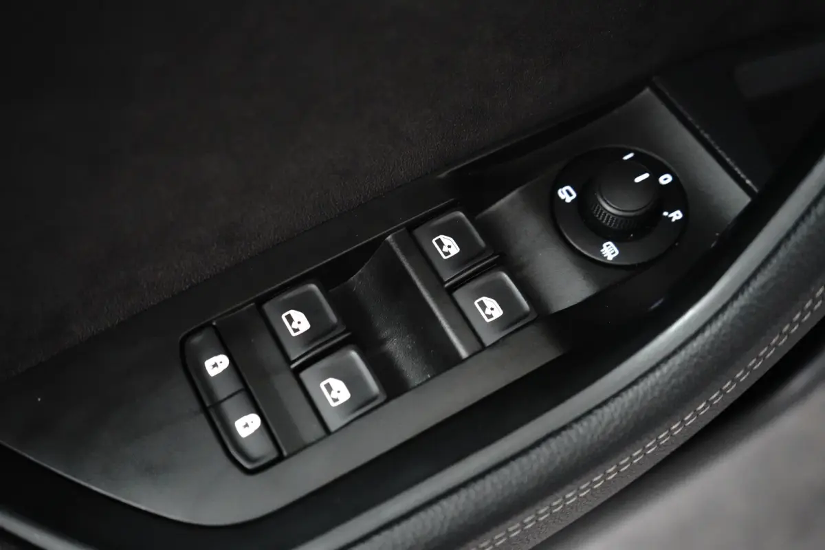 1.4 TSI iV Sportline Business l Elekt. Stoel incl Memory l Pano Dak l Camera l Elektr. Klep l Stoel Stuurverwarming l Matrix LED l