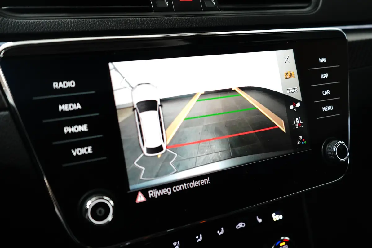 1.4 TSI iV Sportline Business l Elekt. Stoel incl Memory l Pano Dak l Camera l Elektr. Klep l Stoel Stuurverwarming l Matrix LED l