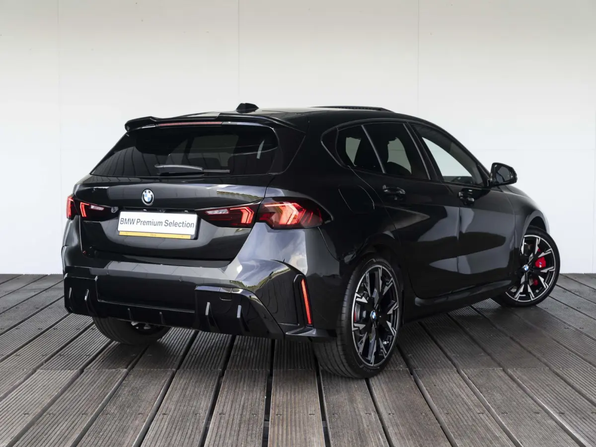 120 | M Sportpakket Pro | Comfort Access | Panoramadak | Driving Assistant | Head Up Display | Harman Kardon | 19 inch | Sportstoelen
