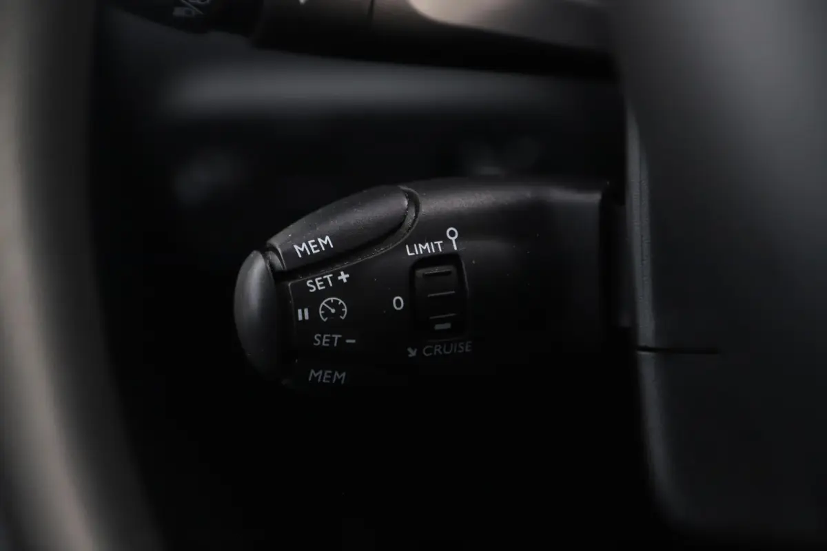1.2 PureTech Feel Navigatie Carplay Android Bluetooth Clima Cruise Rijstrooksensor