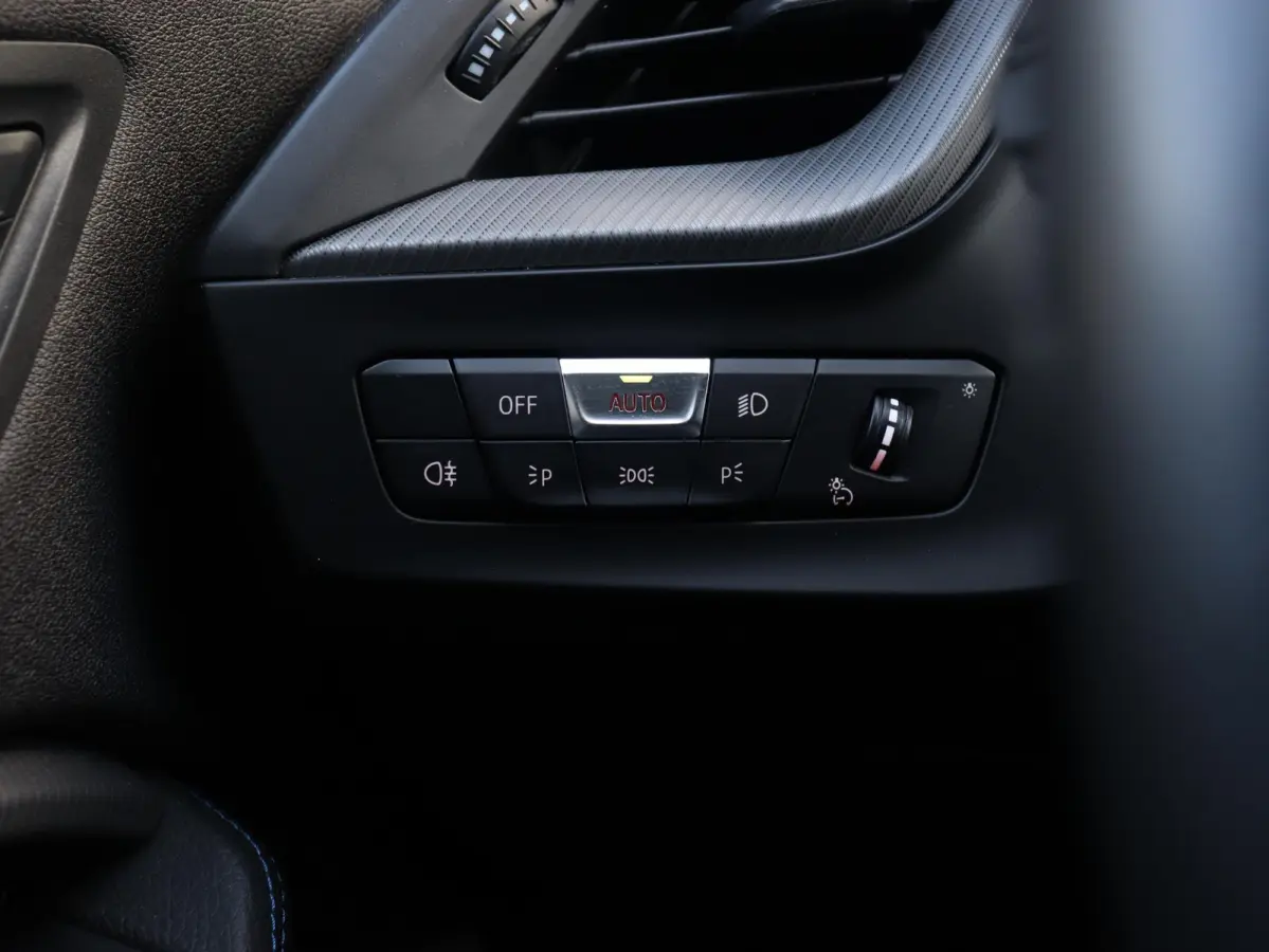 M135i xDrive | M Sport | Head-Up | Adaptief M Onderstel | Harman Kardon | Elektr. M Sportstoelen | Driving Assistant | 18'' LMV