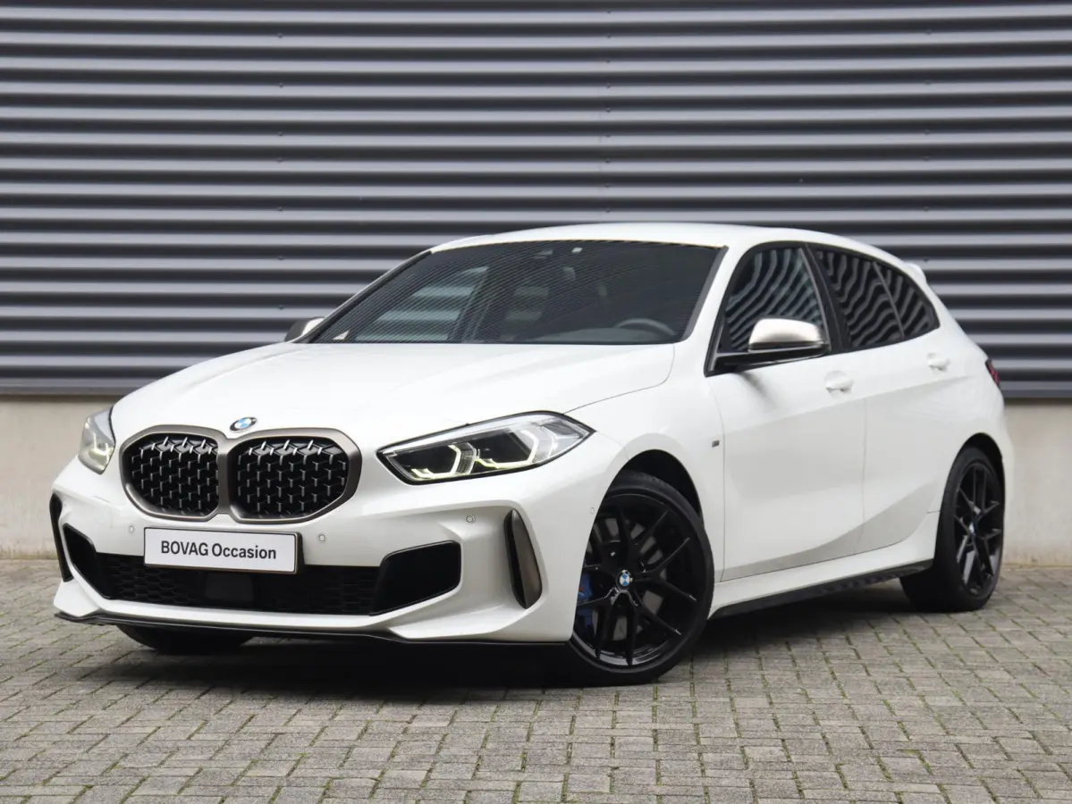 M135i xDrive | M Sport | Head-Up | Adaptief M Onderstel | Harman Kardon | Elektr. M Sportstoelen | Driving Assistant | 18'' LMV