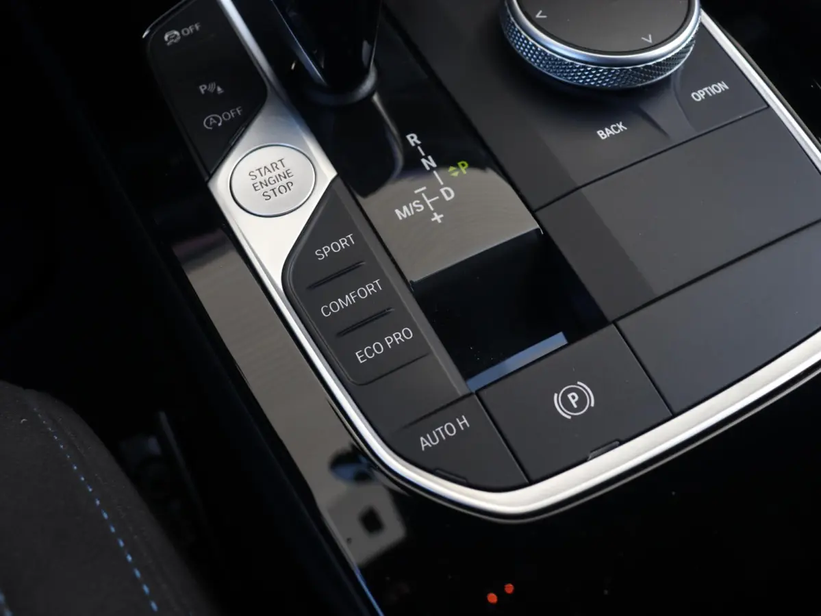 M135i xDrive | M Sport | Head-Up | Adaptief M Onderstel | Harman Kardon | Elektr. M Sportstoelen | Driving Assistant | 18'' LMV