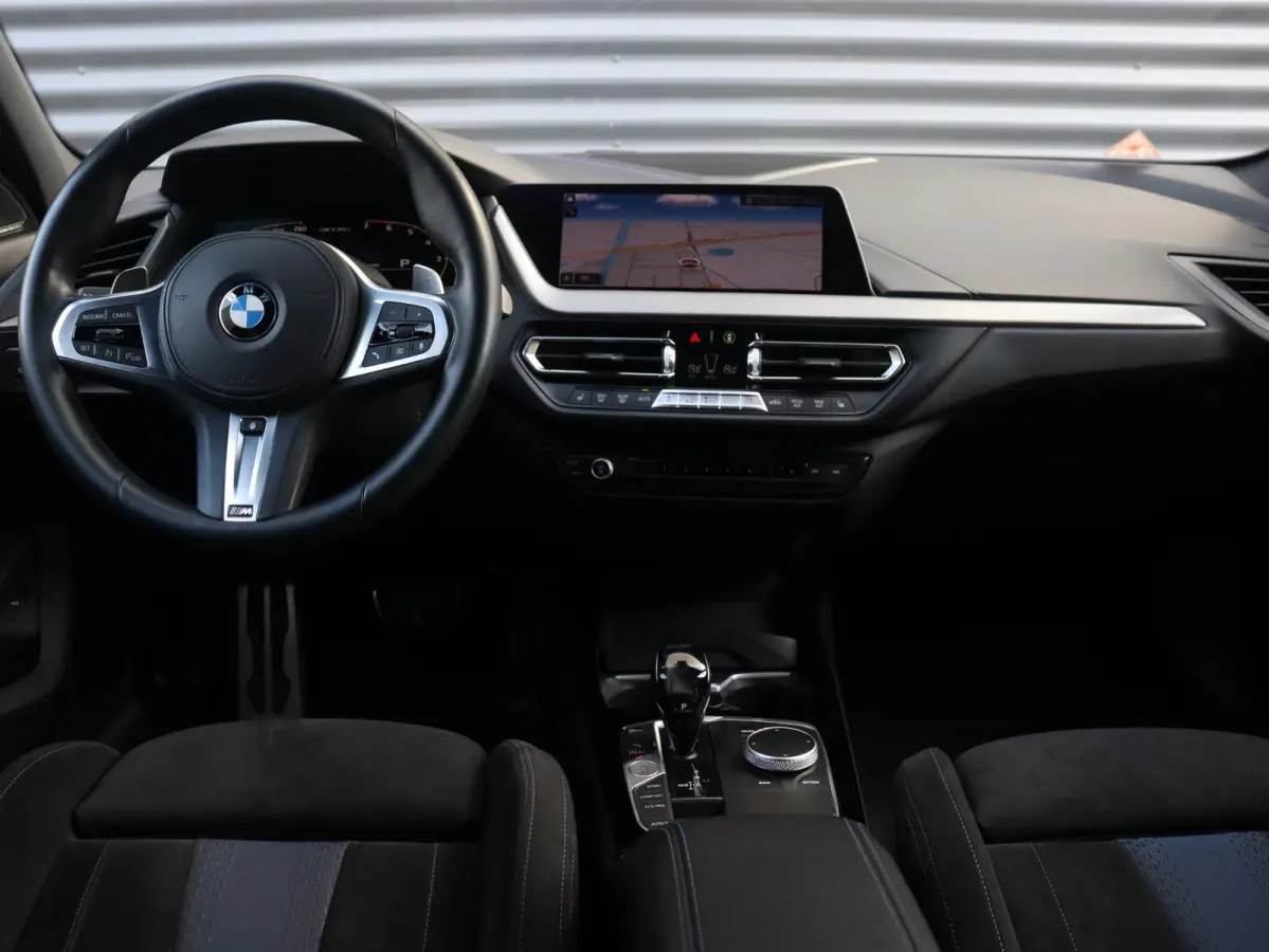 M135i xDrive | M Sport | Head-Up | Adaptief M Onderstel | Harman Kardon | Elektr. M Sportstoelen | Driving Assistant | 18'' LMV