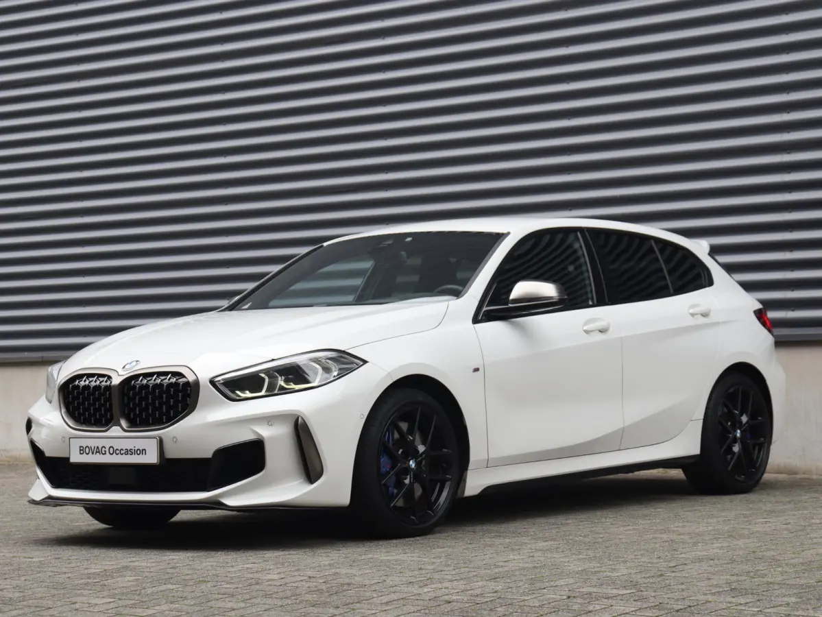 M135i xDrive | M Sport | Head-Up | Adaptief M Onderstel | Harman Kardon | Elektr. M Sportstoelen | Driving Assistant | 18'' LMV