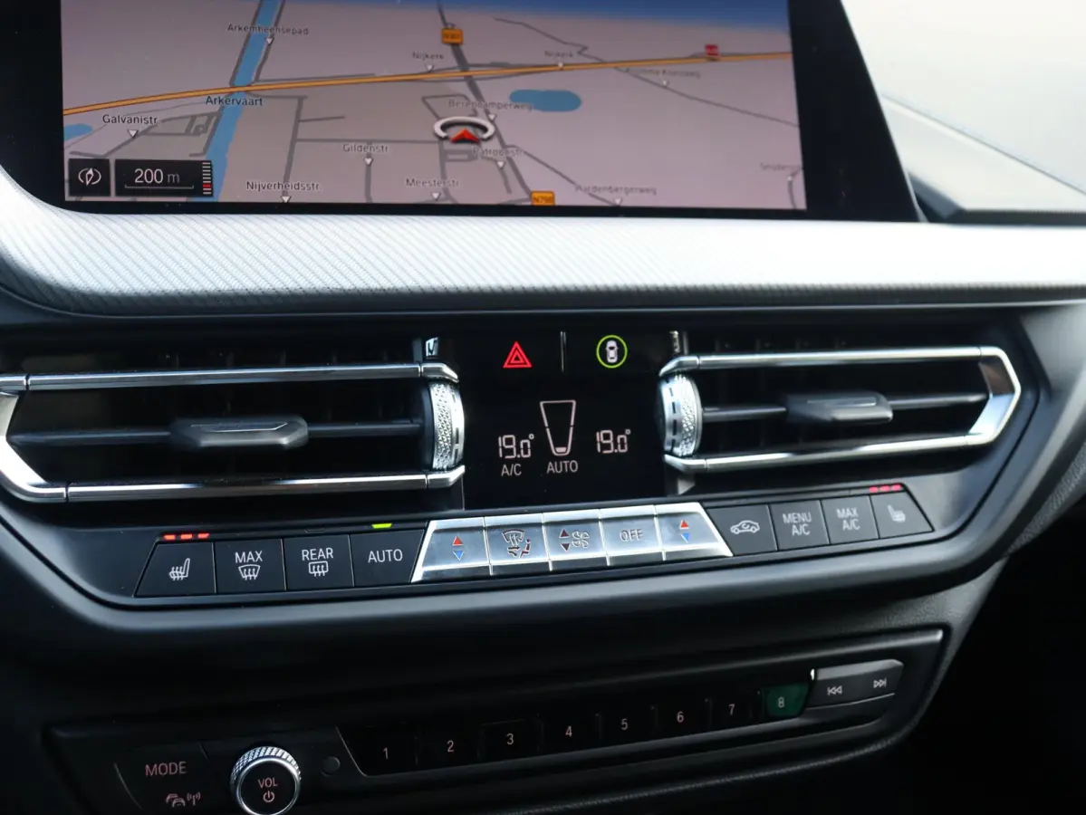 M135i xDrive | M Sport | Head-Up | Adaptief M Onderstel | Harman Kardon | Elektr. M Sportstoelen | Driving Assistant | 18'' LMV