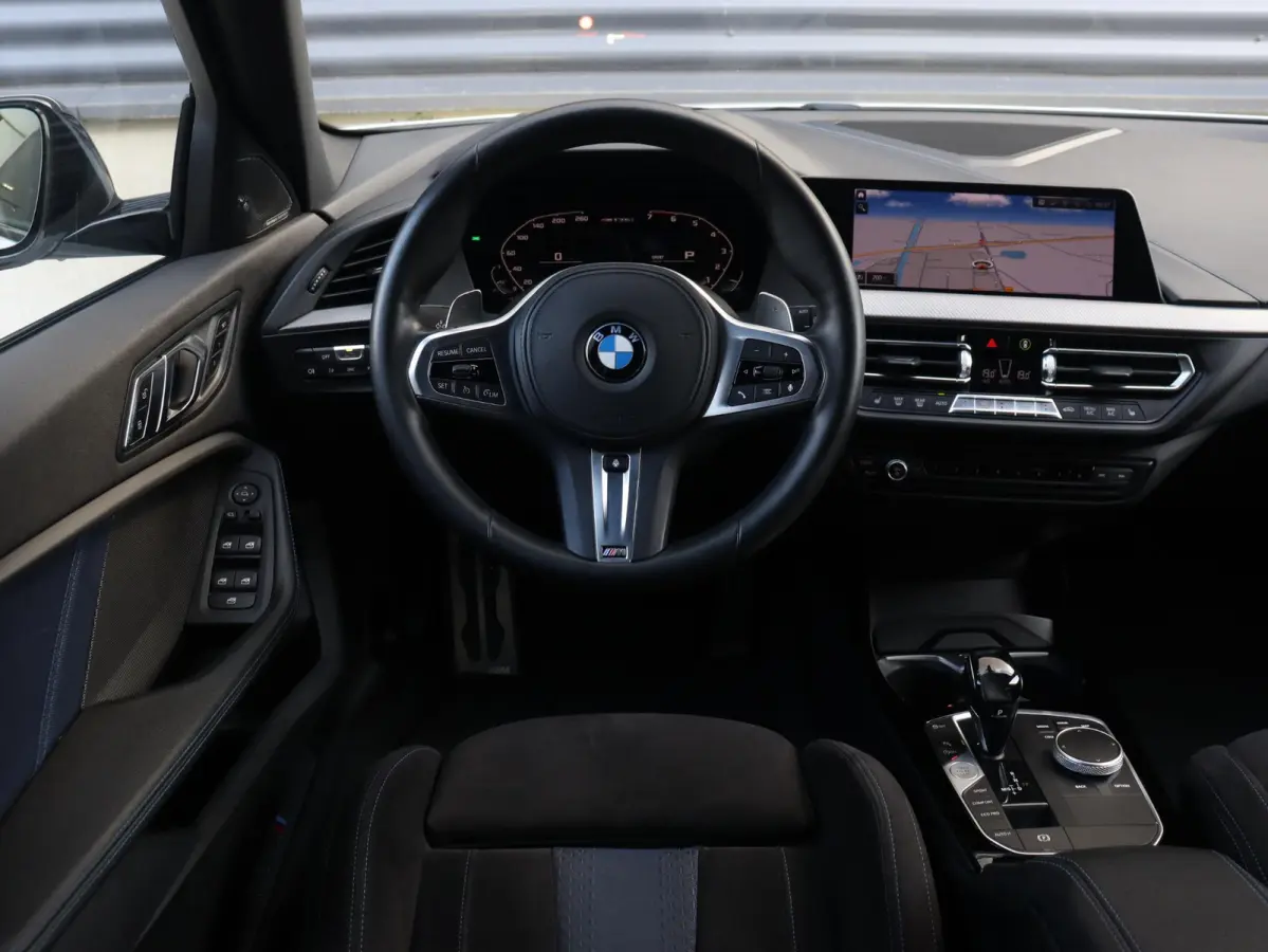 M135i xDrive | M Sport | Head-Up | Adaptief M Onderstel | Harman Kardon | Elektr. M Sportstoelen | Driving Assistant | 18'' LMV