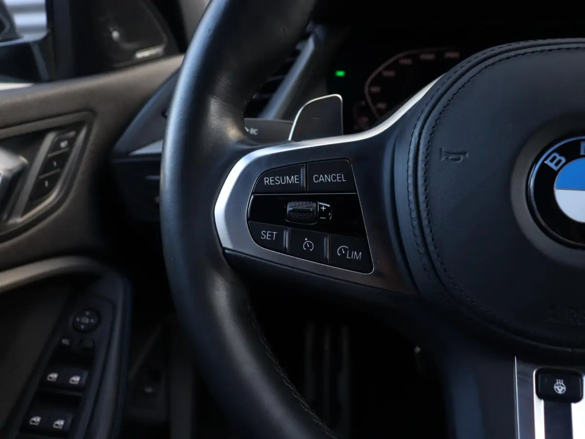 M135i xDrive | M Sport | Head-Up | Adaptief M Onderstel | Harman Kardon | Elektr. M Sportstoelen | Driving Assistant | 18'' LMV