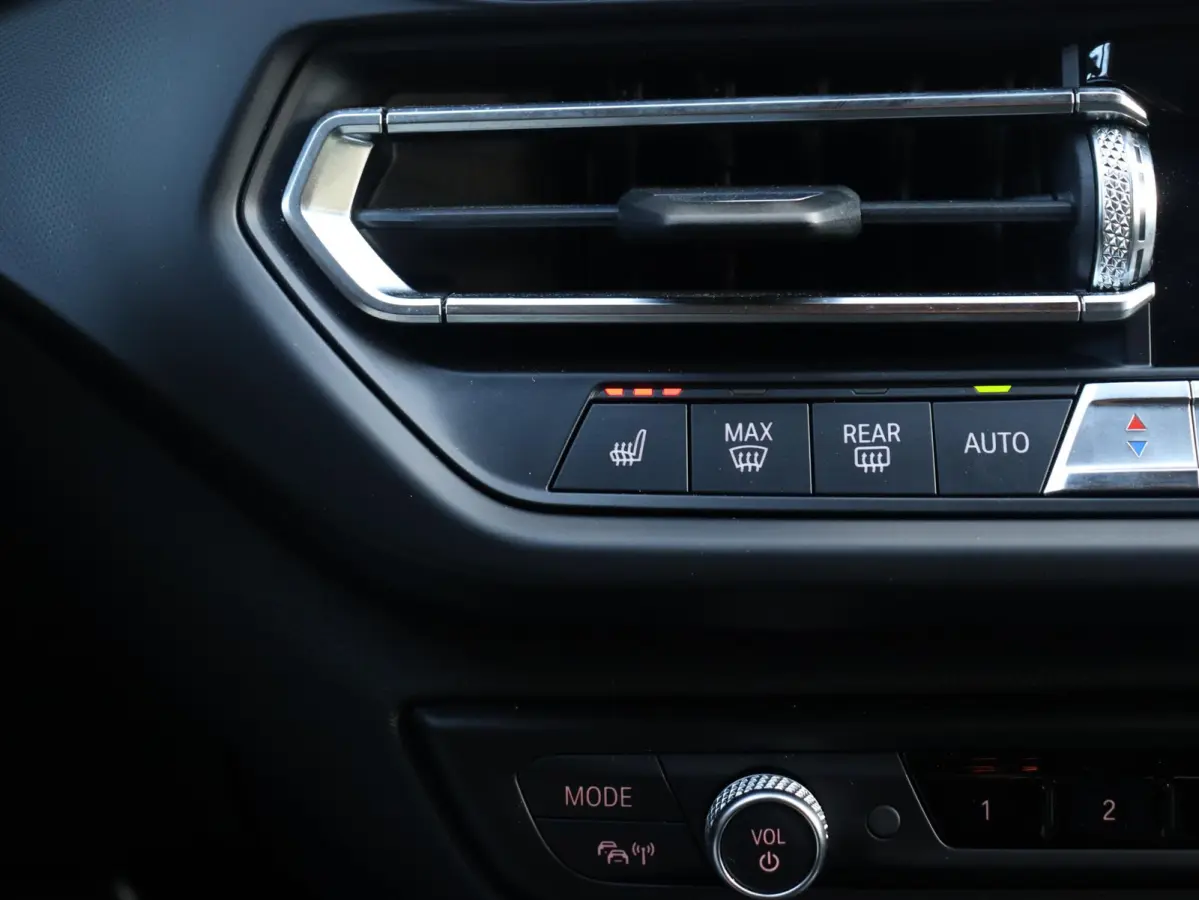 M135i xDrive | M Sport | Head-Up | Adaptief M Onderstel | Harman Kardon | Elektr. M Sportstoelen | Driving Assistant | 18'' LMV