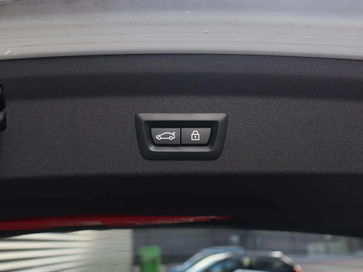 M135i xDrive | M Sport | Head-Up | Adaptief M Onderstel | Harman Kardon | Elektr. M Sportstoelen | Driving Assistant | 18'' LMV