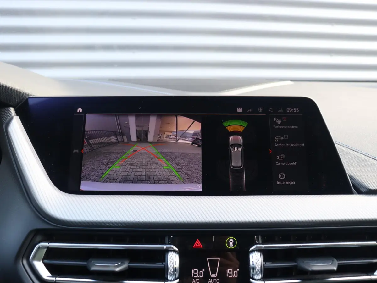 M135i xDrive | M Sport | Head-Up | Adaptief M Onderstel | Harman Kardon | Elektr. M Sportstoelen | Driving Assistant | 18'' LMV