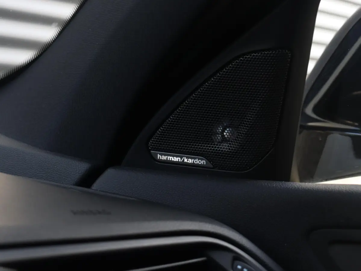 M135i xDrive | M Sport | Head-Up | Adaptief M Onderstel | Harman Kardon | Elektr. M Sportstoelen | Driving Assistant | 18'' LMV