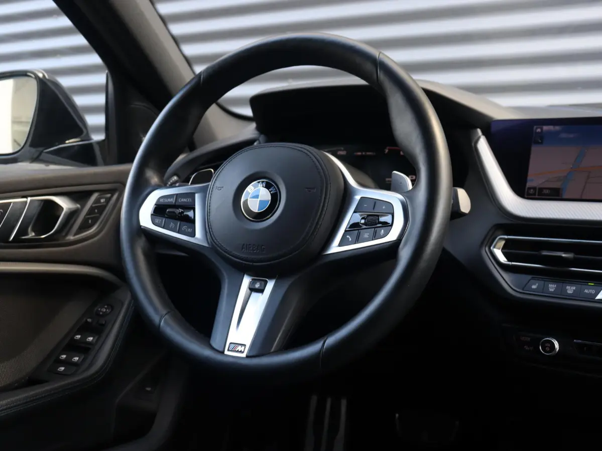 M135i xDrive | M Sport | Head-Up | Adaptief M Onderstel | Harman Kardon | Elektr. M Sportstoelen | Driving Assistant | 18'' LMV