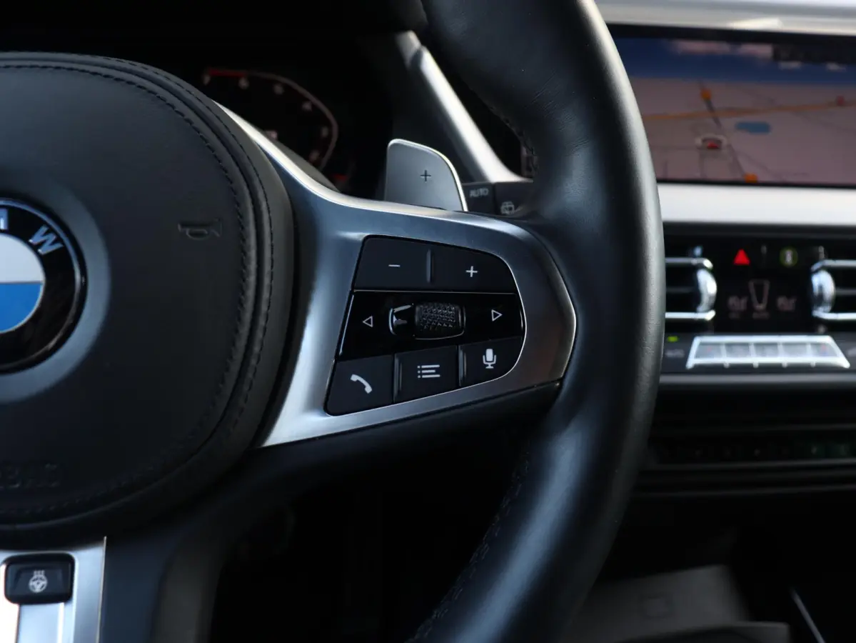 M135i xDrive | M Sport | Head-Up | Adaptief M Onderstel | Harman Kardon | Elektr. M Sportstoelen | Driving Assistant | 18'' LMV