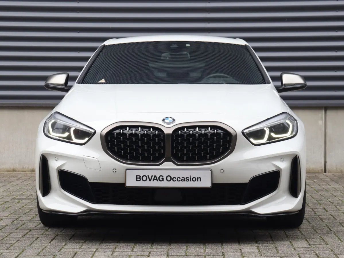 M135i xDrive | M Sport | Head-Up | Adaptief M Onderstel | Harman Kardon | Elektr. M Sportstoelen | Driving Assistant | 18'' LMV