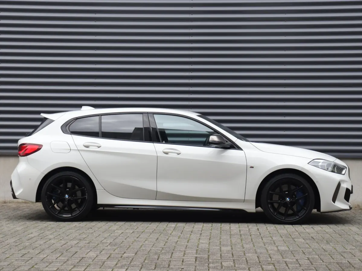 M135i xDrive | M Sport | Head-Up | Adaptief M Onderstel | Harman Kardon | Elektr. M Sportstoelen | Driving Assistant | 18'' LMV