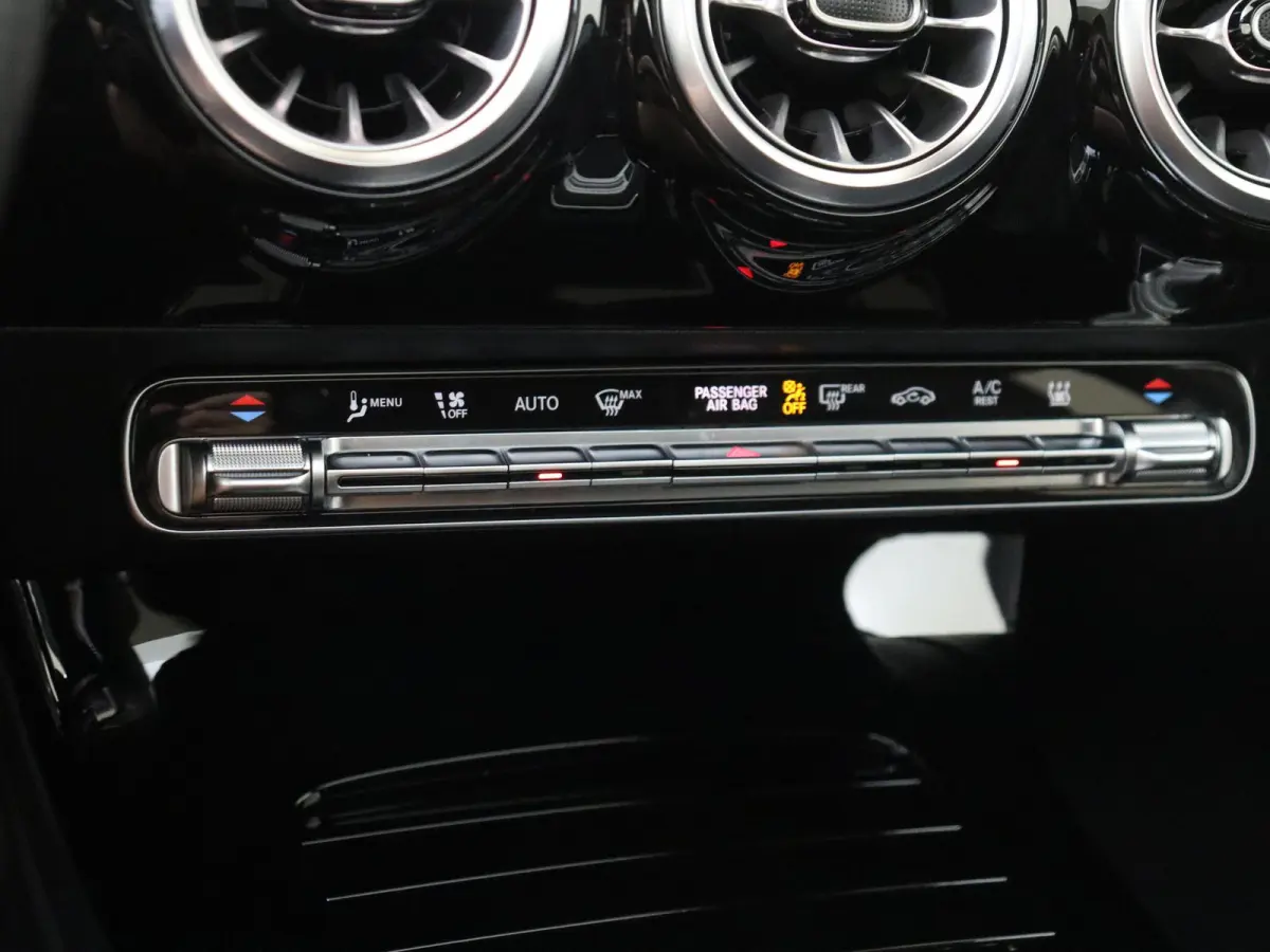 250 e Business Solution AMG Premium Plus /Panoramadak /Memory /HUD /19 Inch /Night-Pakket