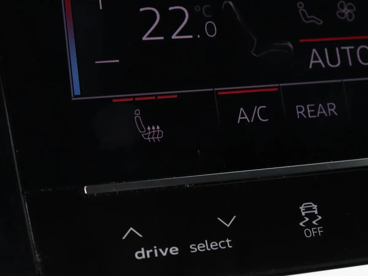 e-tron 55 quattro advanced 95 kWh 408 PK | Navigatie | Leder | Memory stoel | Lichtmetalen velgen | Adaptive cruise control | Camera | Parkeersensoren | Elektrische Kofferklep |