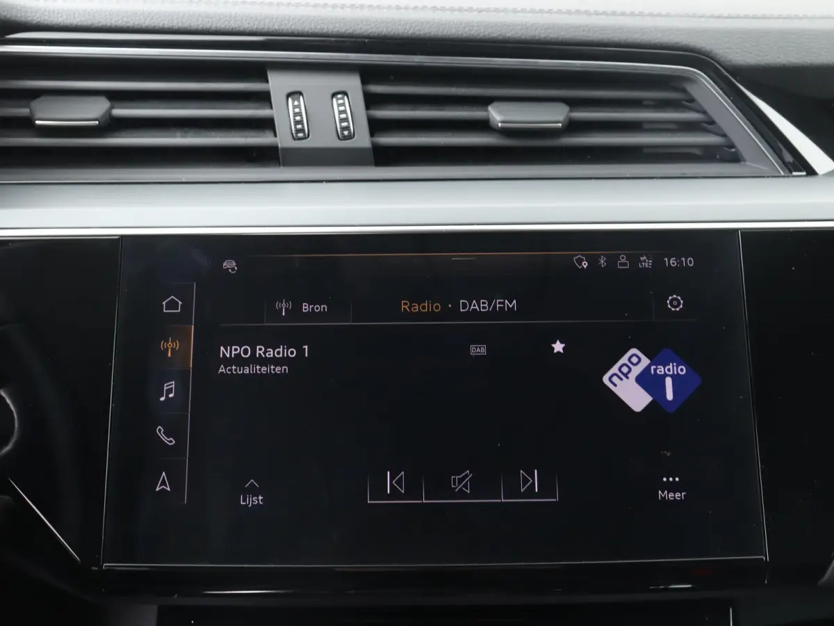 e-tron 55 quattro advanced 95 kWh 408 PK | Navigatie | Leder | Memory stoel | Lichtmetalen velgen | Adaptive cruise control | Camera | Parkeersensoren | Elektrische Kofferklep |
