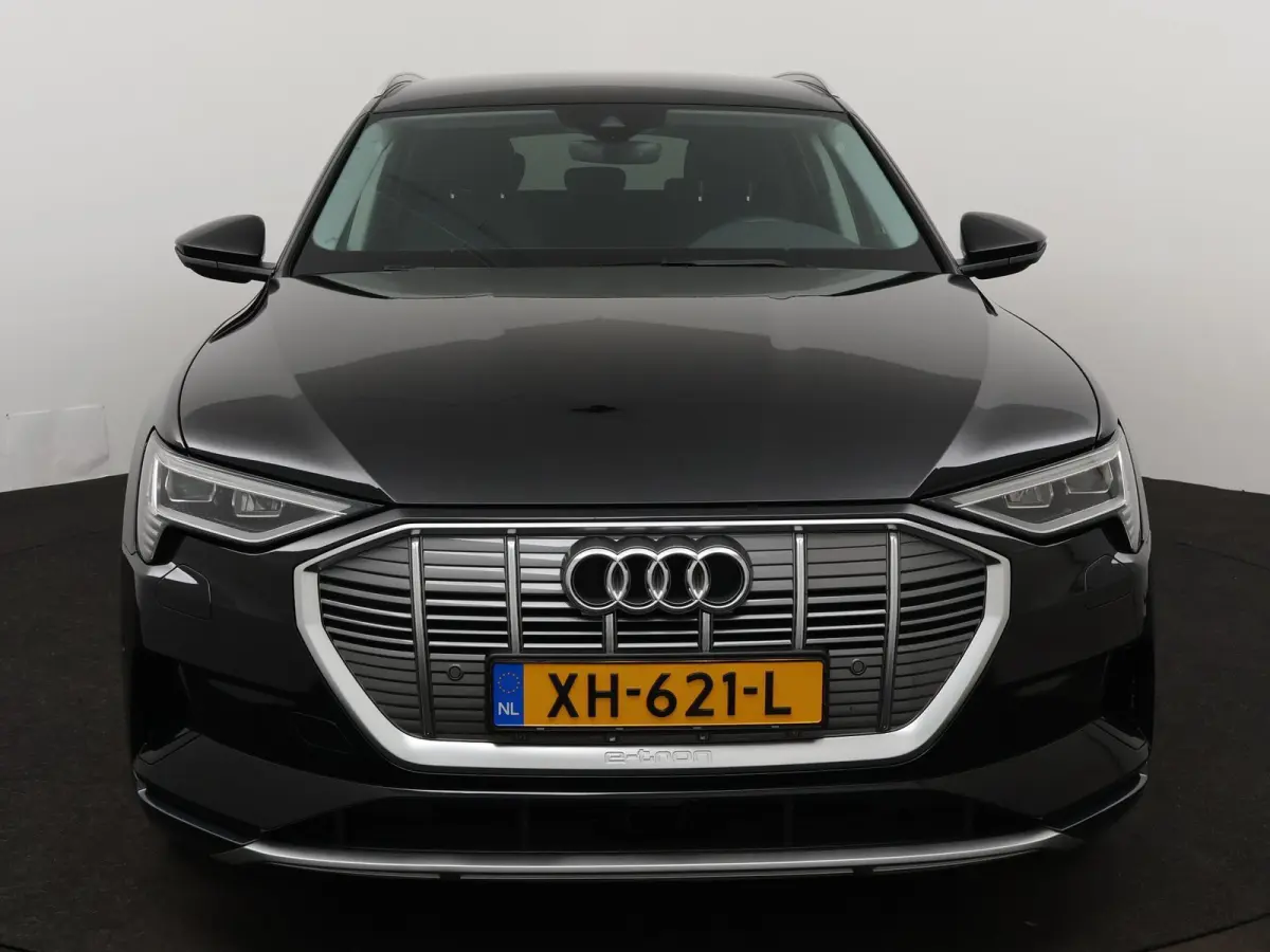 e-tron 55 quattro advanced 95 kWh 408 PK | Navigatie | Leder | Memory stoel | Lichtmetalen velgen | Adaptive cruise control | Camera | Parkeersensoren | Elektrische Kofferklep |