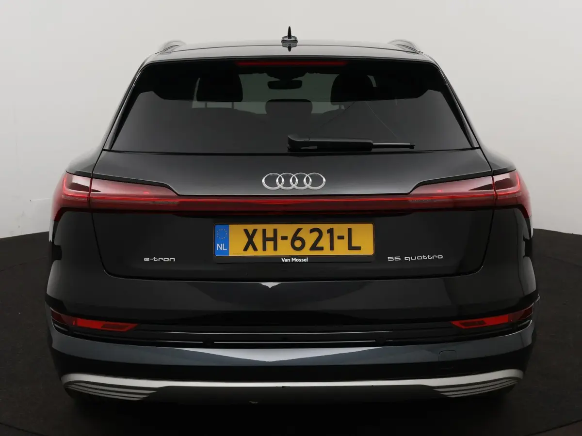 e-tron 55 quattro advanced 95 kWh 408 PK | Navigatie | Leder | Memory stoel | Lichtmetalen velgen | Adaptive cruise control | Camera | Parkeersensoren | Elektrische Kofferklep |