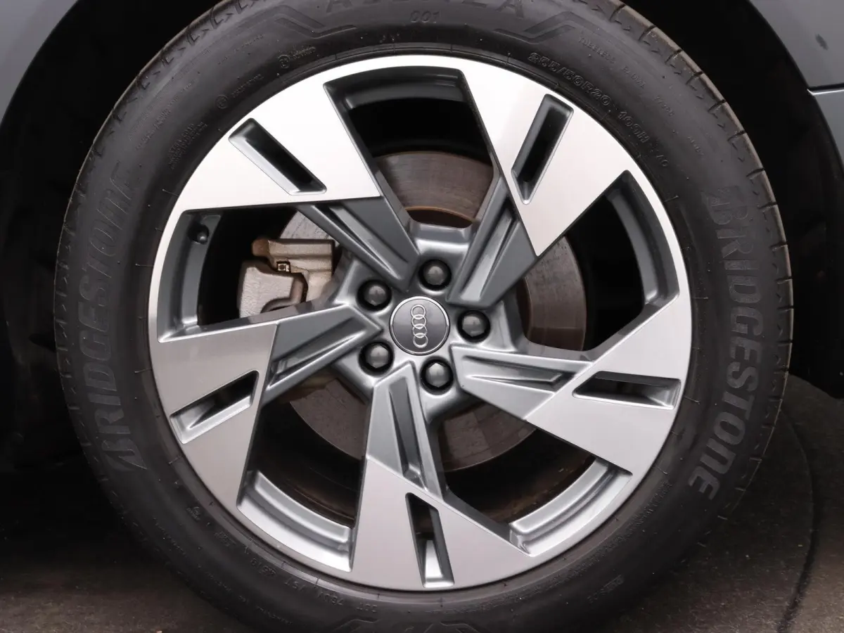 e-tron 55 quattro advanced 95 kWh 408 PK | Navigatie | Leder | Memory stoel | Lichtmetalen velgen | Adaptive cruise control | Camera | Parkeersensoren | Elektrische Kofferklep |