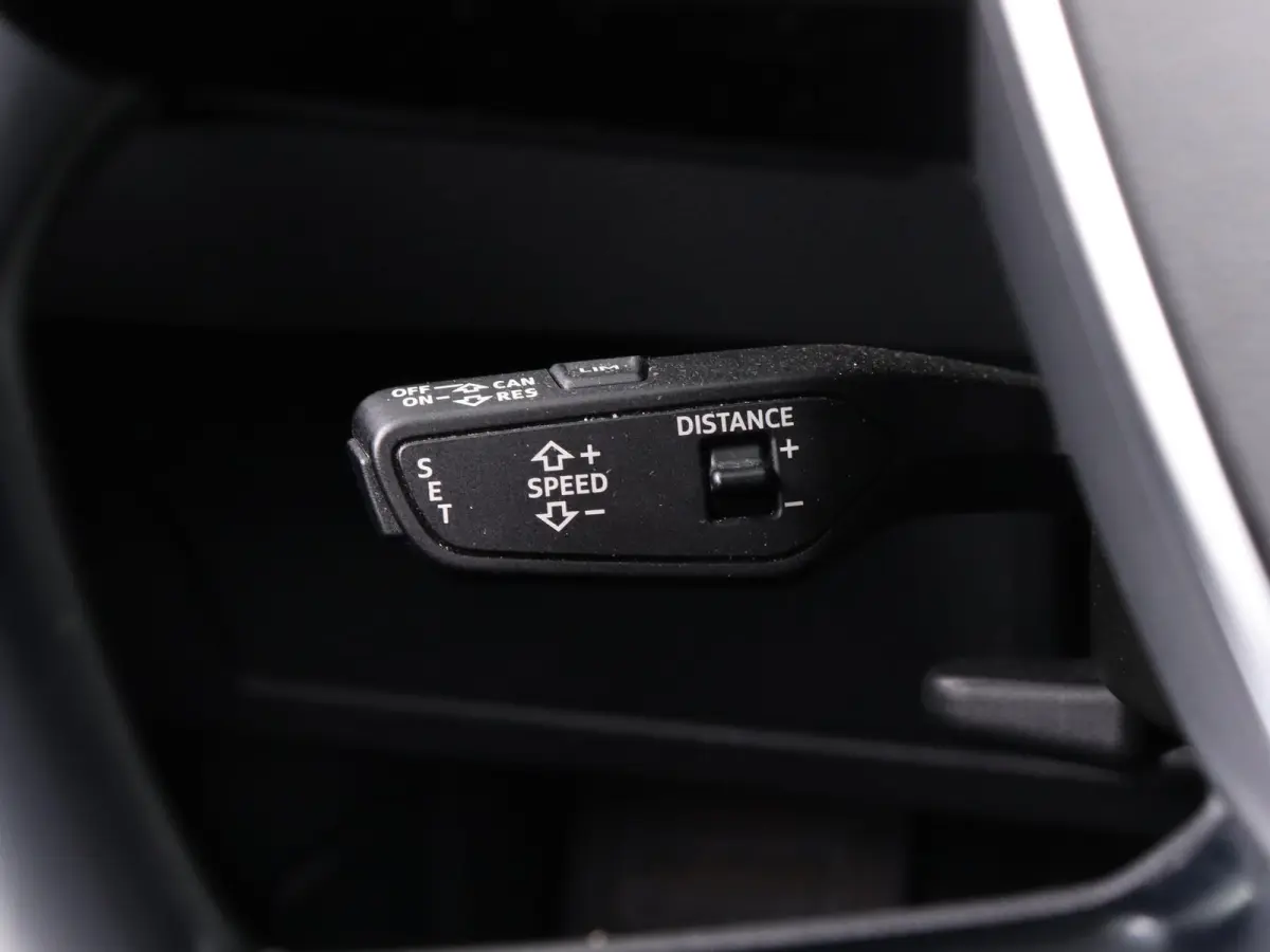 e-tron 55 quattro advanced 95 kWh 408 PK | Navigatie | Leder | Memory stoel | Lichtmetalen velgen | Adaptive cruise control | Camera | Parkeersensoren | Elektrische Kofferklep |
