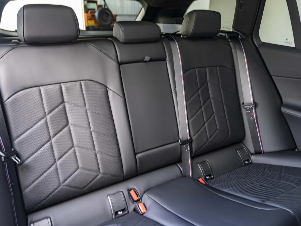 530e | M Sportpakket Pro | Comfort Access | Driving Assistant Professional | 20 inch | Panoramadak | Harman Kardon | Stuurwielrand verwarmd | Trekhaak