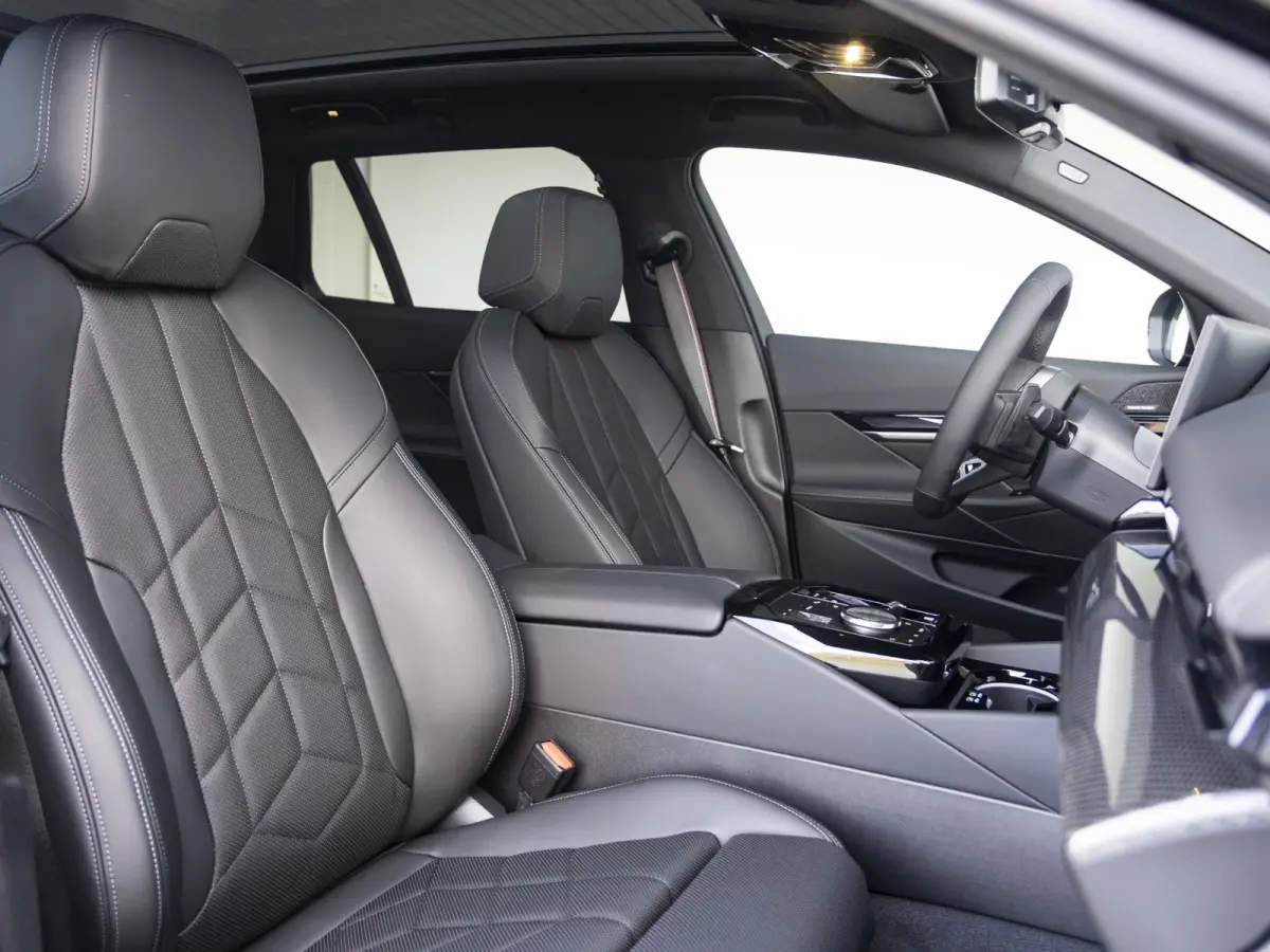 530e | M Sportpakket Pro | Comfort Access | Driving Assistant Professional | 20 inch | Panoramadak | Harman Kardon | Stuurwielrand verwarmd | Trekhaak