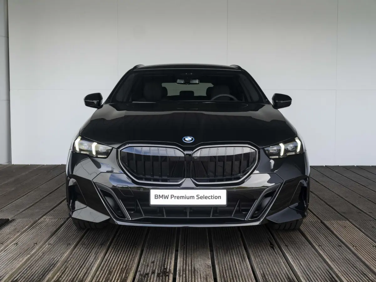 530e | M Sportpakket Pro | Comfort Access | Driving Assistant Professional | 20 inch | Panoramadak | Harman Kardon | Stuurwielrand verwarmd | Trekhaak