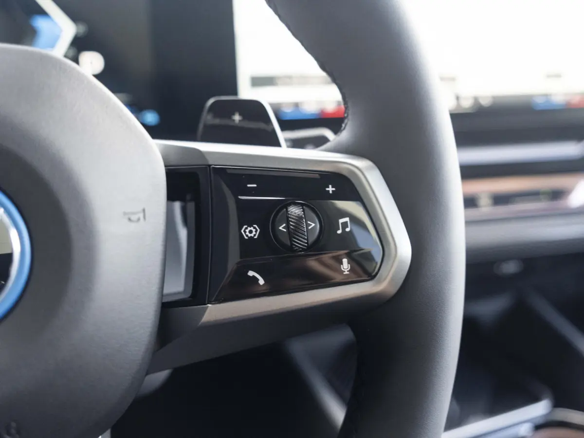 530e | M Sportpakket Pro | Comfort Access | Driving Assistant Professional | 20 inch | Panoramadak | Harman Kardon | Stuurwielrand verwarmd | Trekhaak